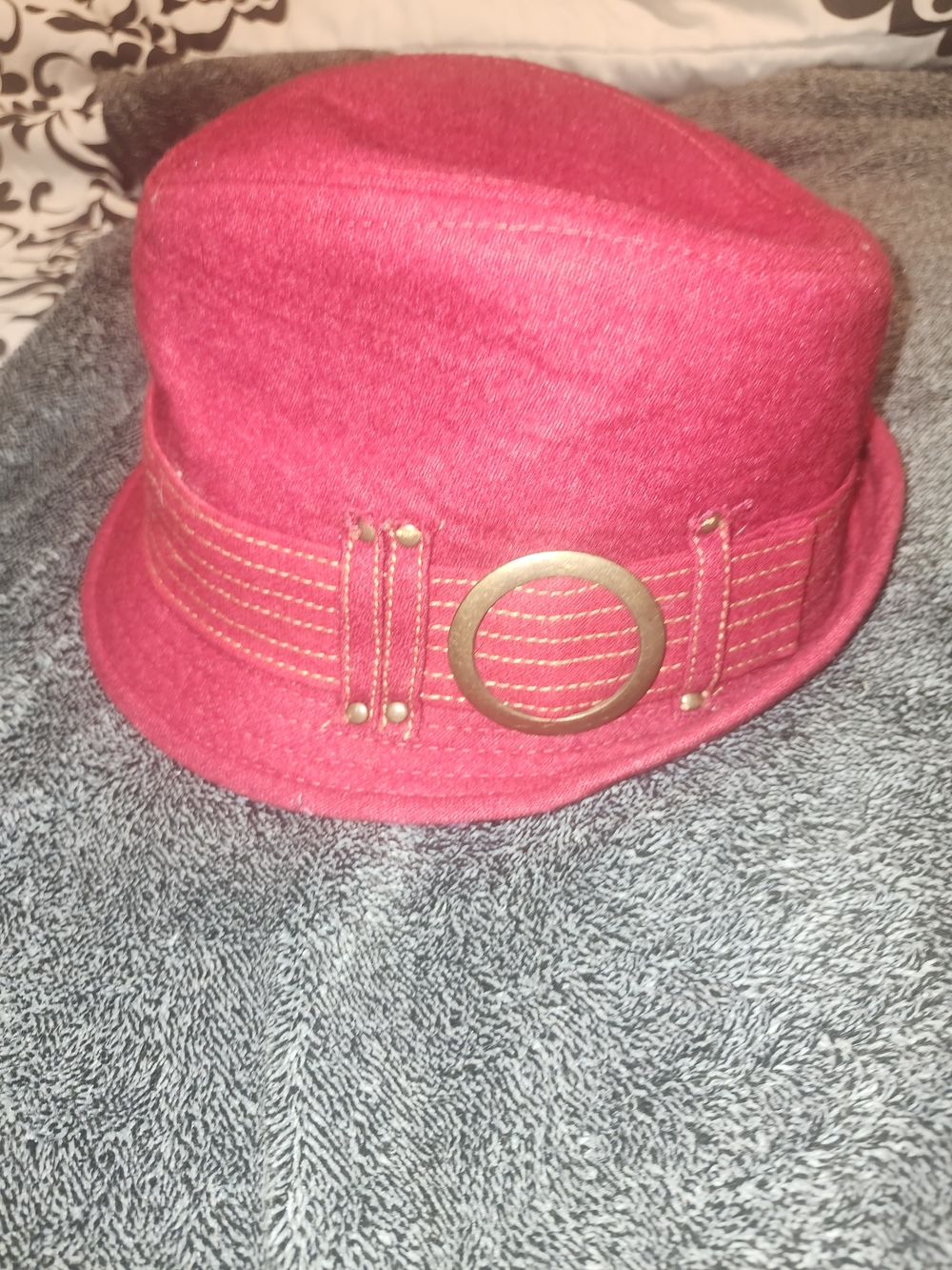 Women's Pink Felt Bucket Hat with Gold Ring Accent